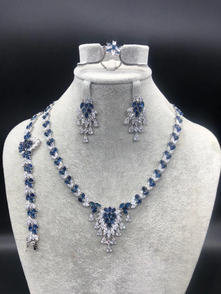Blue Leaf V Pendant Jewelry Set — product view