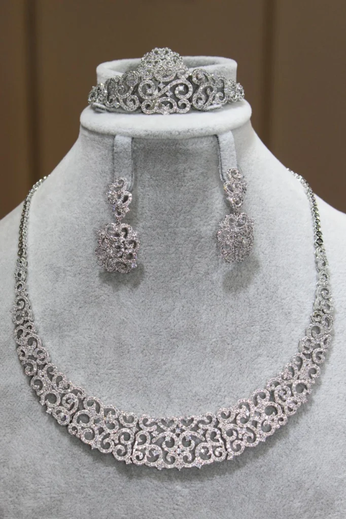 Clear Ornate Scroll Collar Jewelry Set — product view