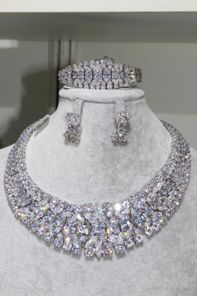 Clear Wide Leaf Cluster Jewelry Set — product view