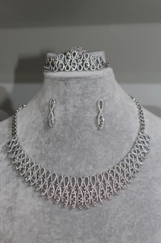 Clear Open Lattice Collar Jewelry Set — product view