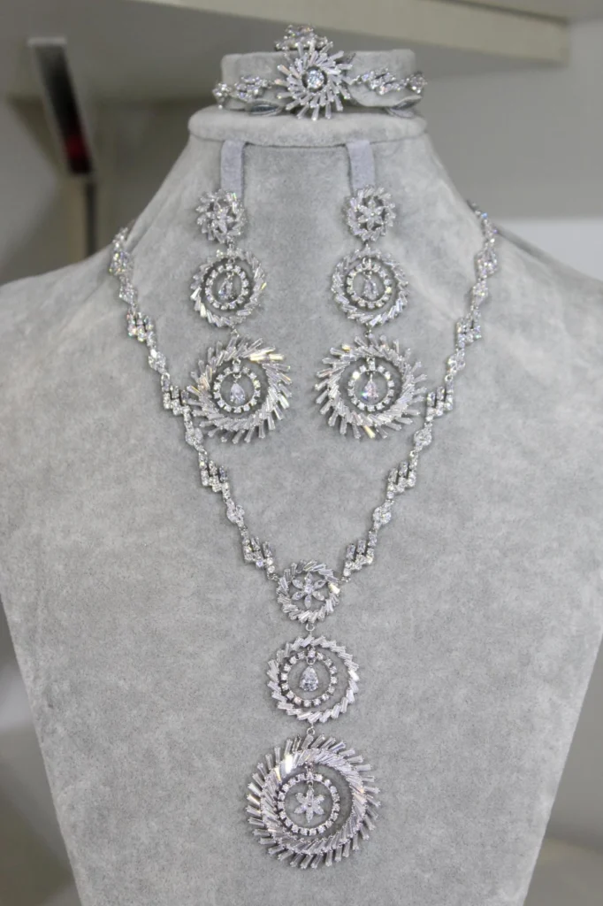 Clear Round Medallion Drop Jewelry Set — product view