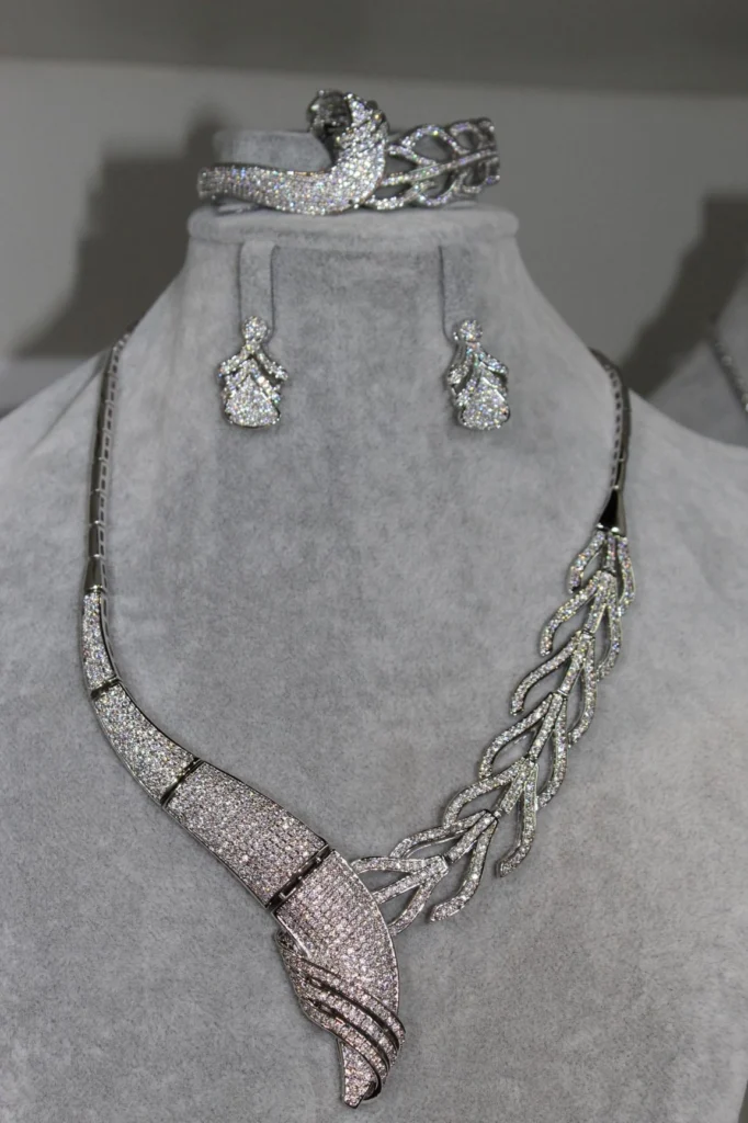 Clear Asymmetric Ribbon Leaf Jewelry Set — product view