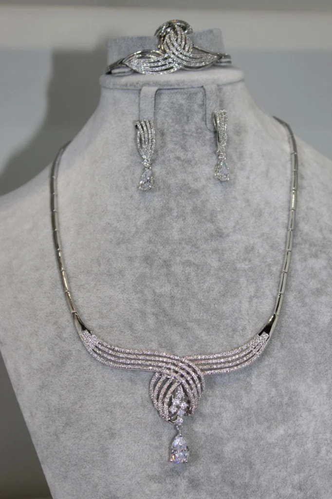 Clear Flowing Ribbon Drop Jewelry Set — product view