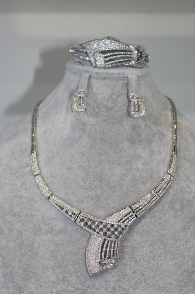 Clear Fan Fold Pendant Jewelry Set — product view