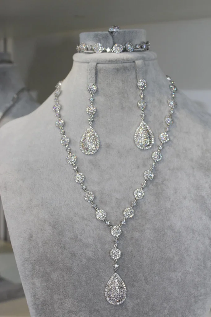 Clear Round Link Pear Pendant Jewelry Set — product view