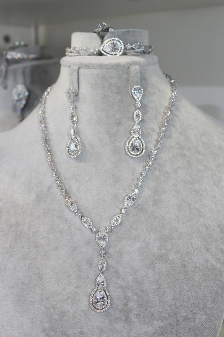 Clear Oval Link Halo Pendant Jewelry Set — product view