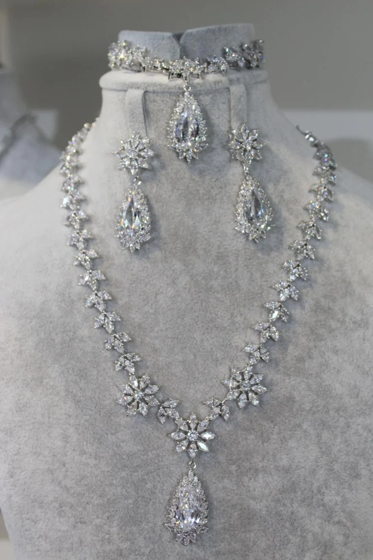 Clear Leaf Halo Pear Jewelry Set — product view