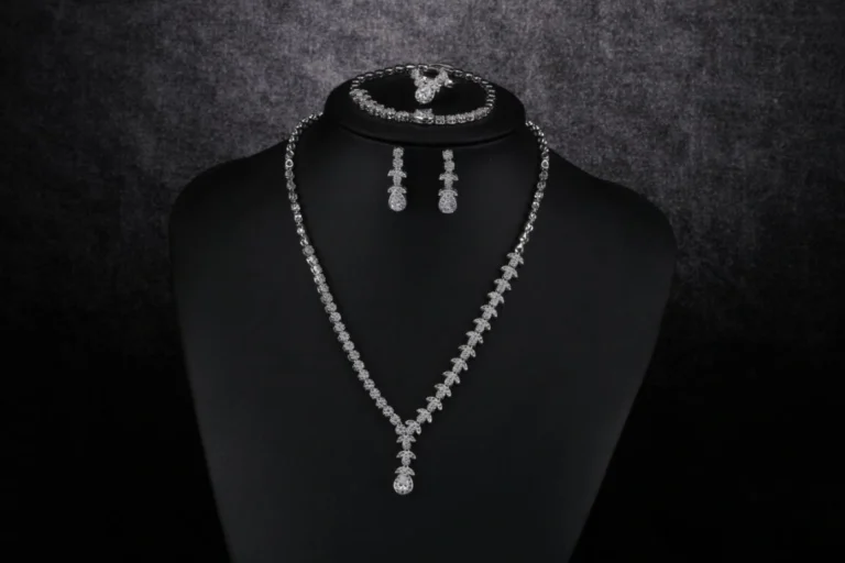 Clear Pointed Link Pendant Jewelry Set — product view